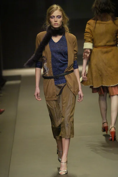 Look 15